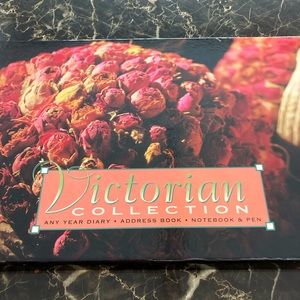 NWOT VTG VICTORIAN COLLECTION